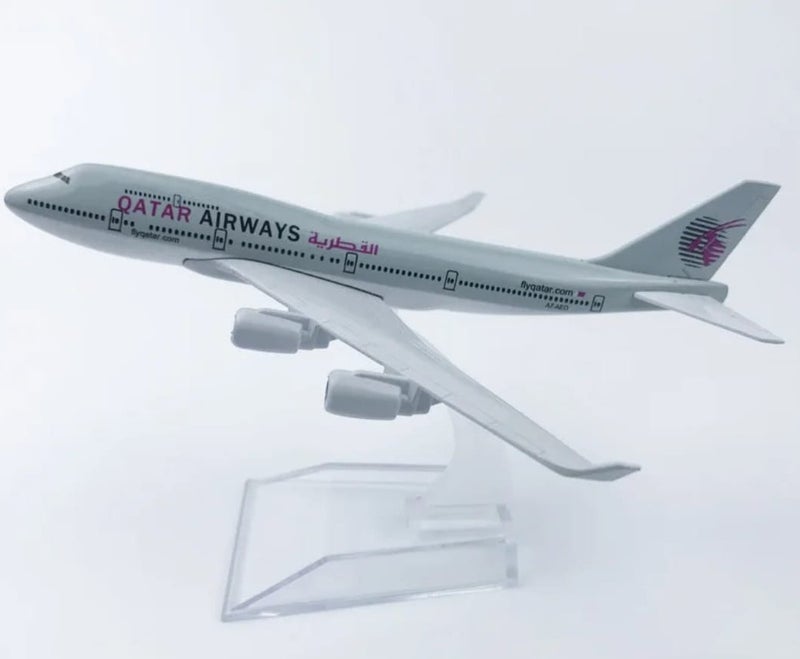 BRITISH M 16cm Diecast Airplane Model – Collectible Aircraft Toy with Stand – Ideal for Aviation Enthusiasts and Kids Airplane models child birthday gift Christmas gift plane models - Image 1